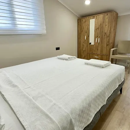 Two Bedrooms With Large Pool *