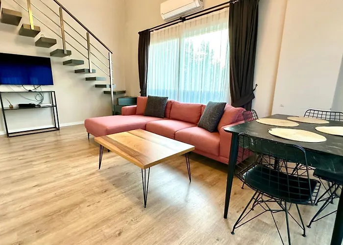 Two Bedrooms With Large Pool *